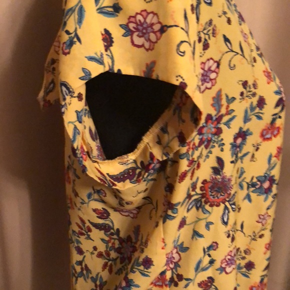 Casual Light Yellow Flower Blouse with pocket - Picture 3 of 6